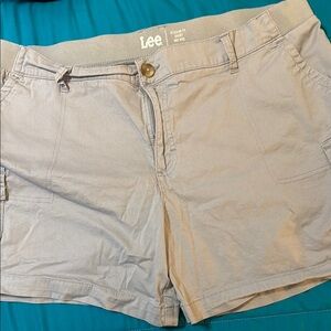 Lee Gray Cargo Shorts with Casual Style